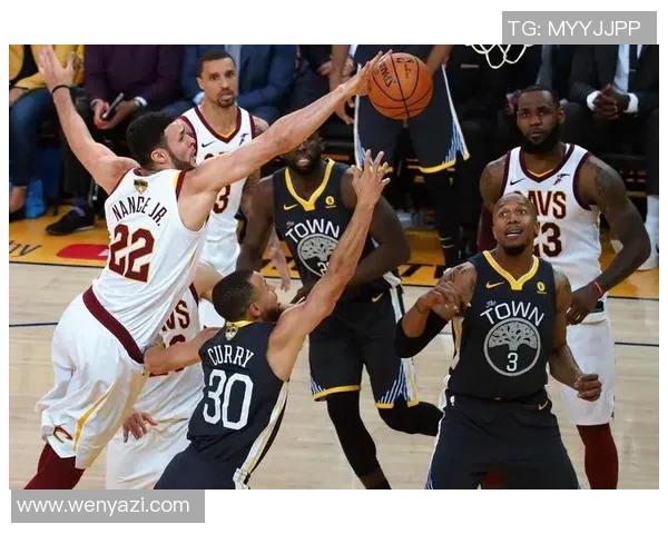 2017年NBA总决赛勇士与骑士的巅峰对决回顾与精彩瞬间解析