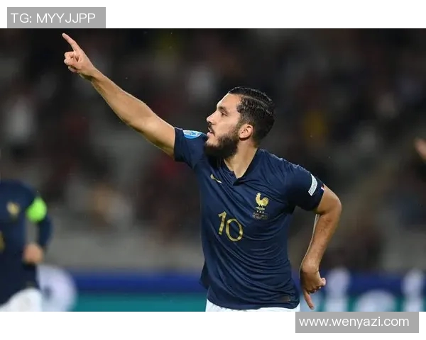 本泽马的传奇旅程:从法甲新星到世界足坛的璀璨巨星 本泽马的传奇旅程:从法甲新星到世界足坛的璀璨巨星