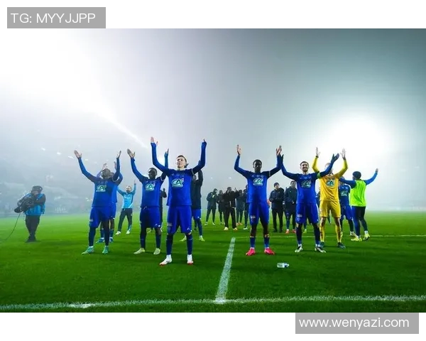 盐城湖与温哥华白帽的精彩对决展现足球魅力与团队精神 盐城湖与温哥华白帽的精彩对决展现足球魅力与团队精神