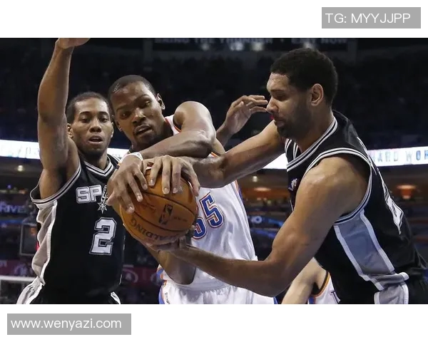 马刺与雷霆激战正酣NBA赛场精彩瞬间回顾与分析