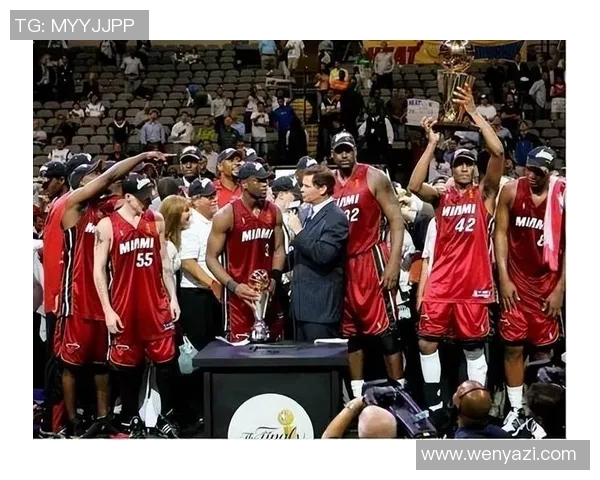 2006年NBA总决赛热火与小牛的巅峰对决回顾与精彩瞬间分析